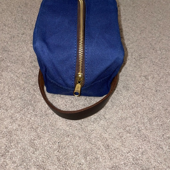 Men’s Essential Travel Toiletry Bag - Picture 4 of 8